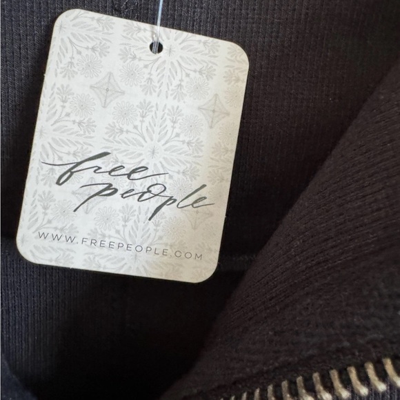 Free People We The Free Eye Candy Top Black Off Shoulder Full Zip Size M NWT - Picture 6 of 6